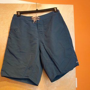 Patagonia mens wavefarer boardshorts size 32